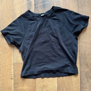 Lululemon Black Women's Athletic Short Sleeve Top